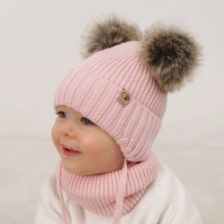 Czapka i komin dla dziewczynki zimowy komplet, jasnoróżowy wiązany, 100% wełniany merino, z dwoma pomponami Silvia-3